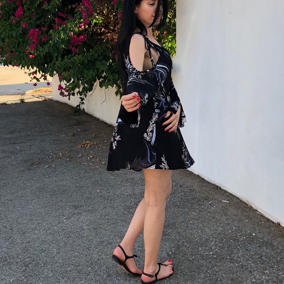 Free people clear skies cold shoulder tunic NWT - Picture 5 of 8